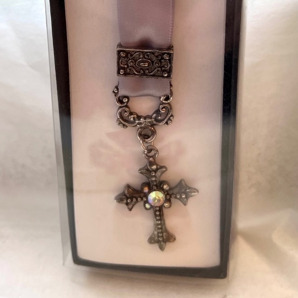 This House Believes Sign Gift Bundle Rustic
Cross Hope Planter & Cross Bookmark - Picture 8 of 14